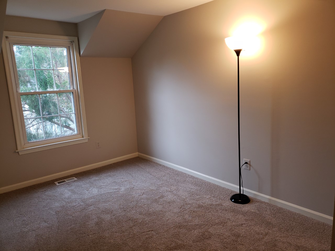 What a Difference a Fake Bed Makes in a Vacant Bedroom Chris Ann Cleland